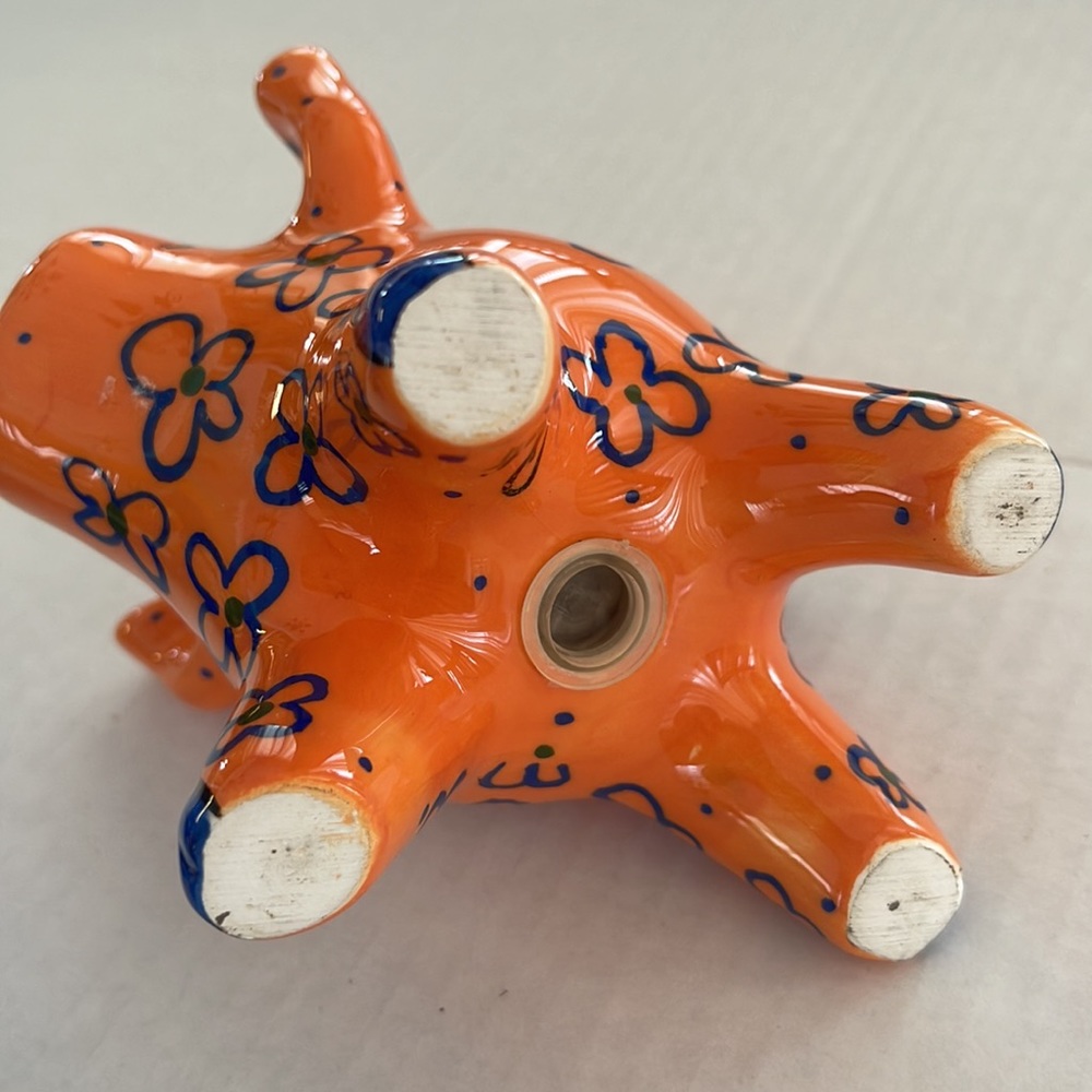 Salt & Pepper Shakers - Picture 5 of 6